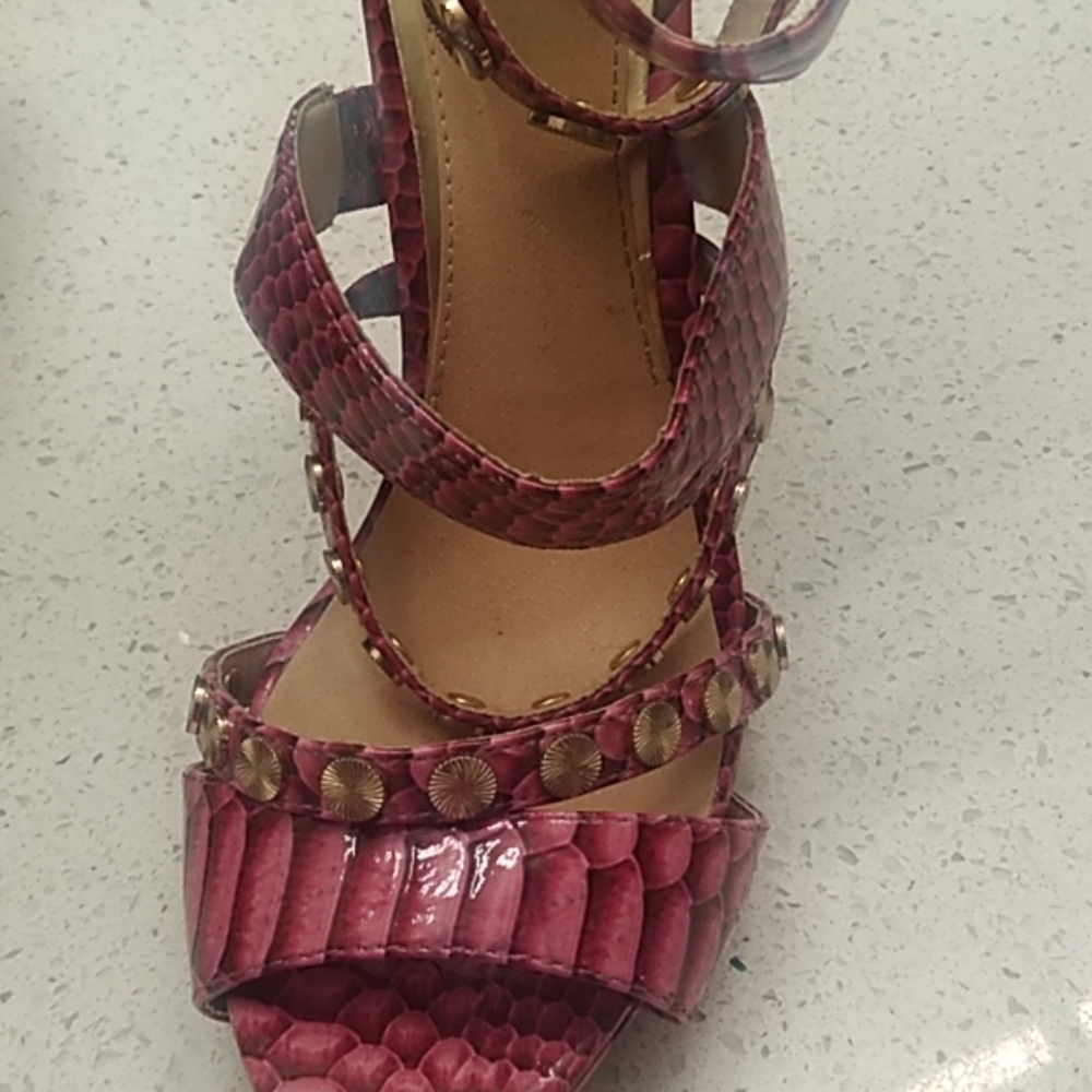Shoe - Picture 2 of 2